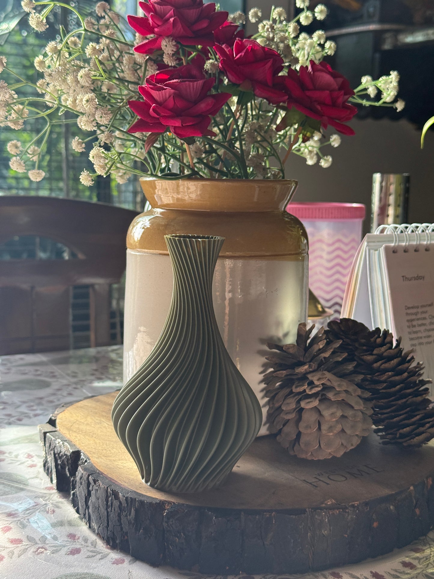 Spiral Vase – A Modern Twist for Your Blooms