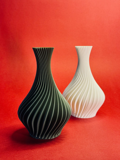 Spiral Vase – A Modern Twist for Your Blooms