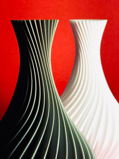 Spiral Vase – A Modern Twist for Your Blooms