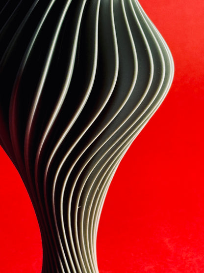 Spiral Vase – A Modern Twist for Your Blooms